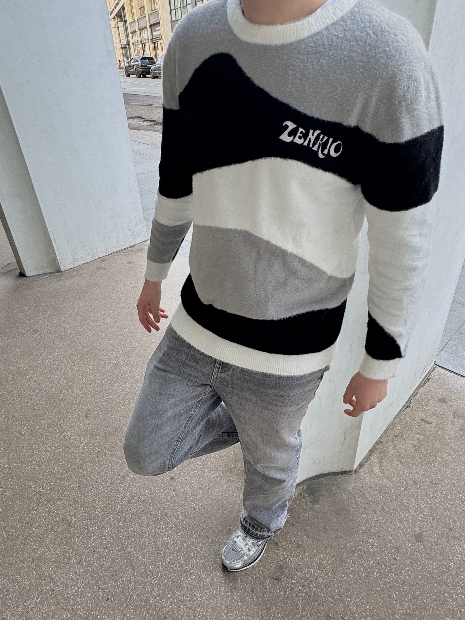 Knitwear Storm Zenkio porté, look streetwear